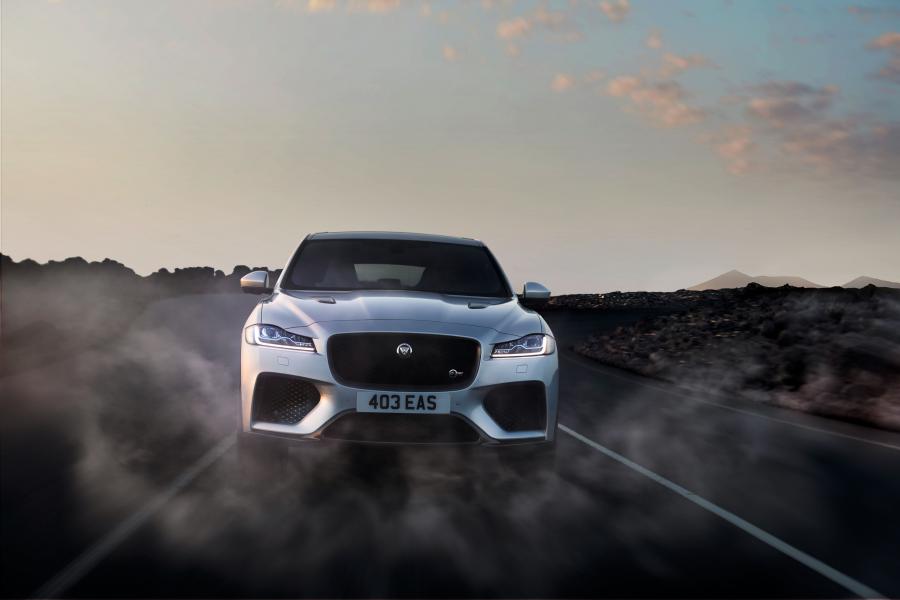  Jaguar F-Pace SVR 2018 года  (WW) (фото 2 из 115)
